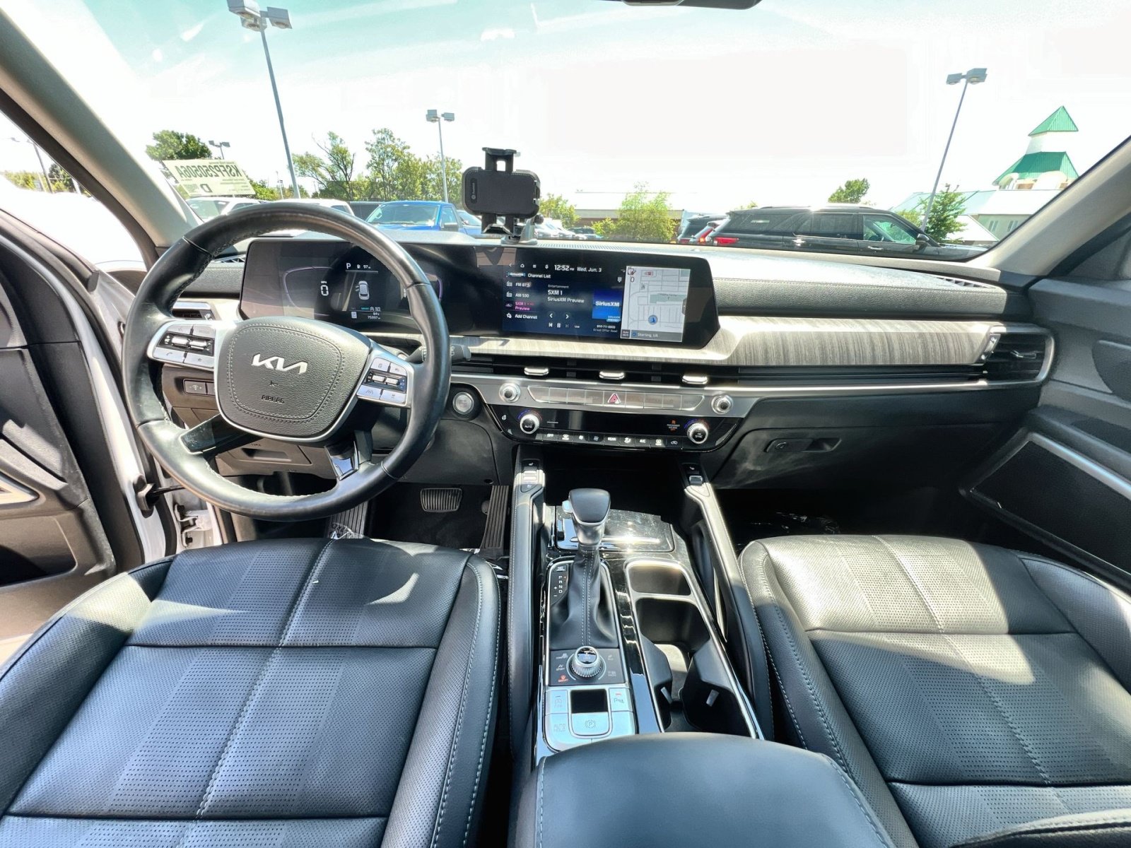 Used 2024 Kia Telluride EX w/ EX Captain's Chair Package AWD/4WD image 31