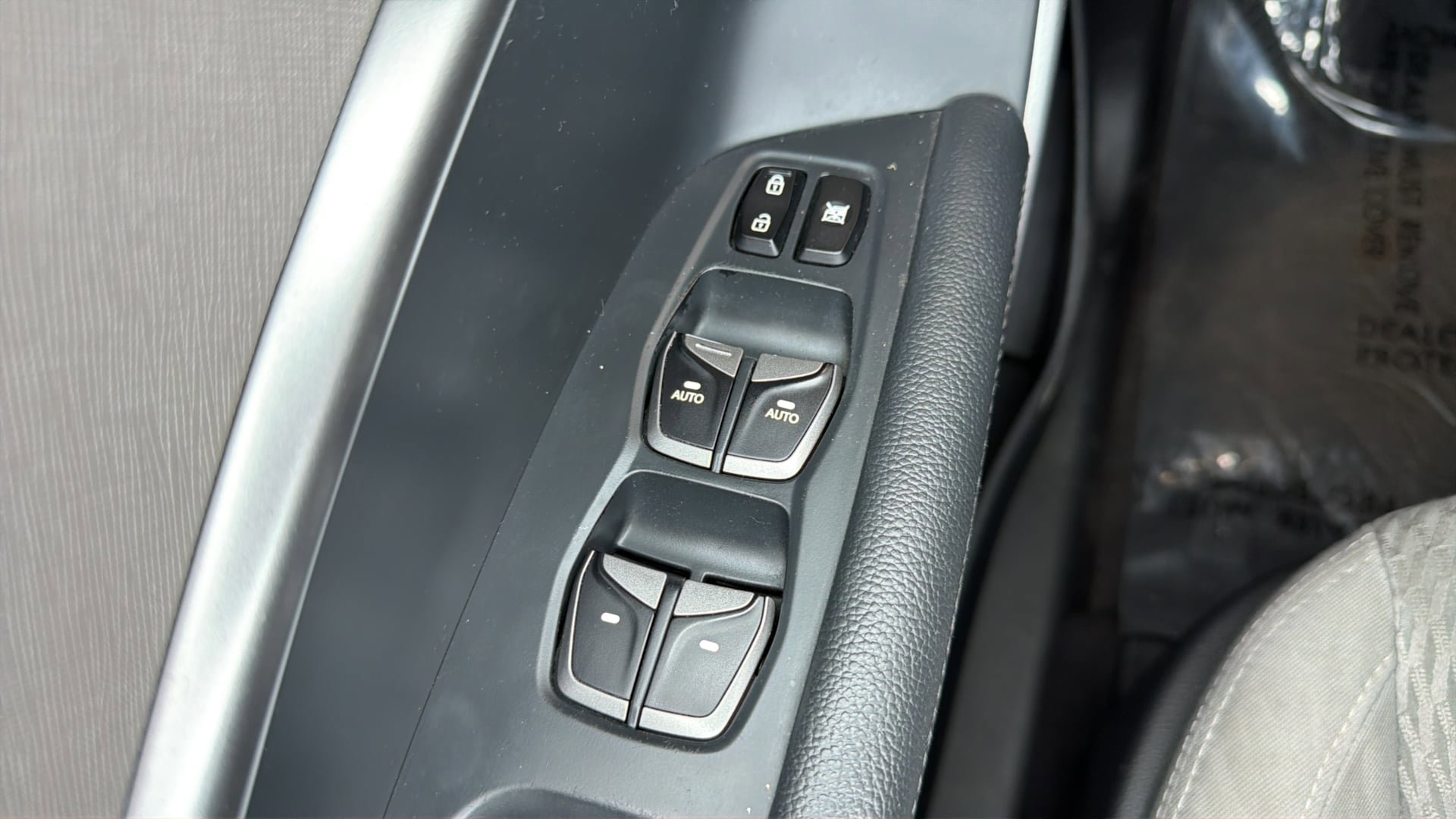 Used 2016 Hyundai Santa Fe SE AWD/4WD image 19