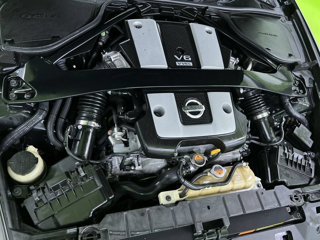 Used 2012 Nissan 370Z Touring RWD image 19