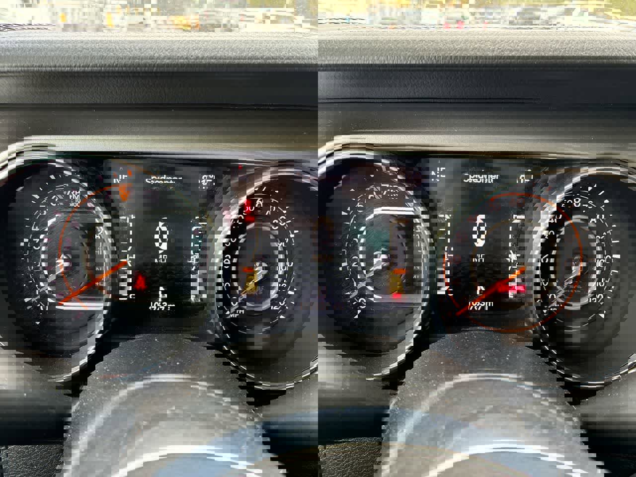 Used 2020 Jeep Wrangler Unlimited Sahara image 12