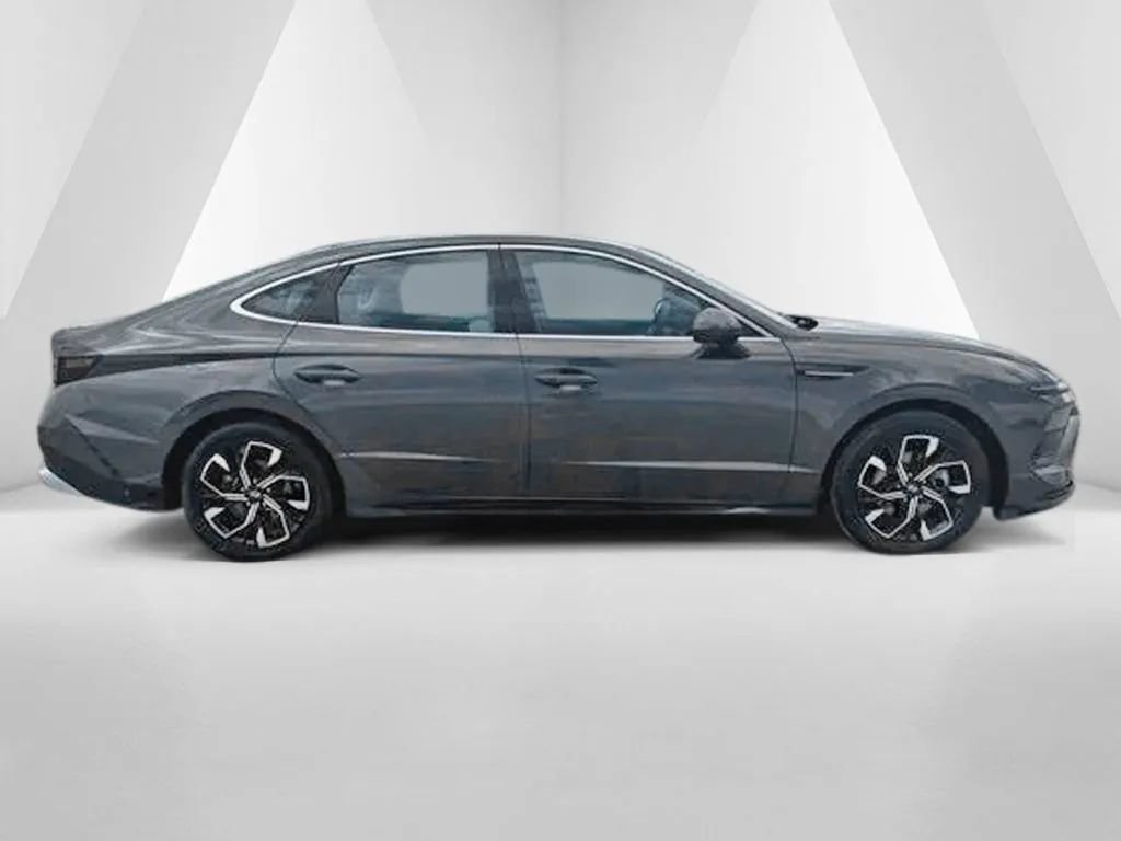 Used 2025 Hyundai Sonata SEL FWD image 8
