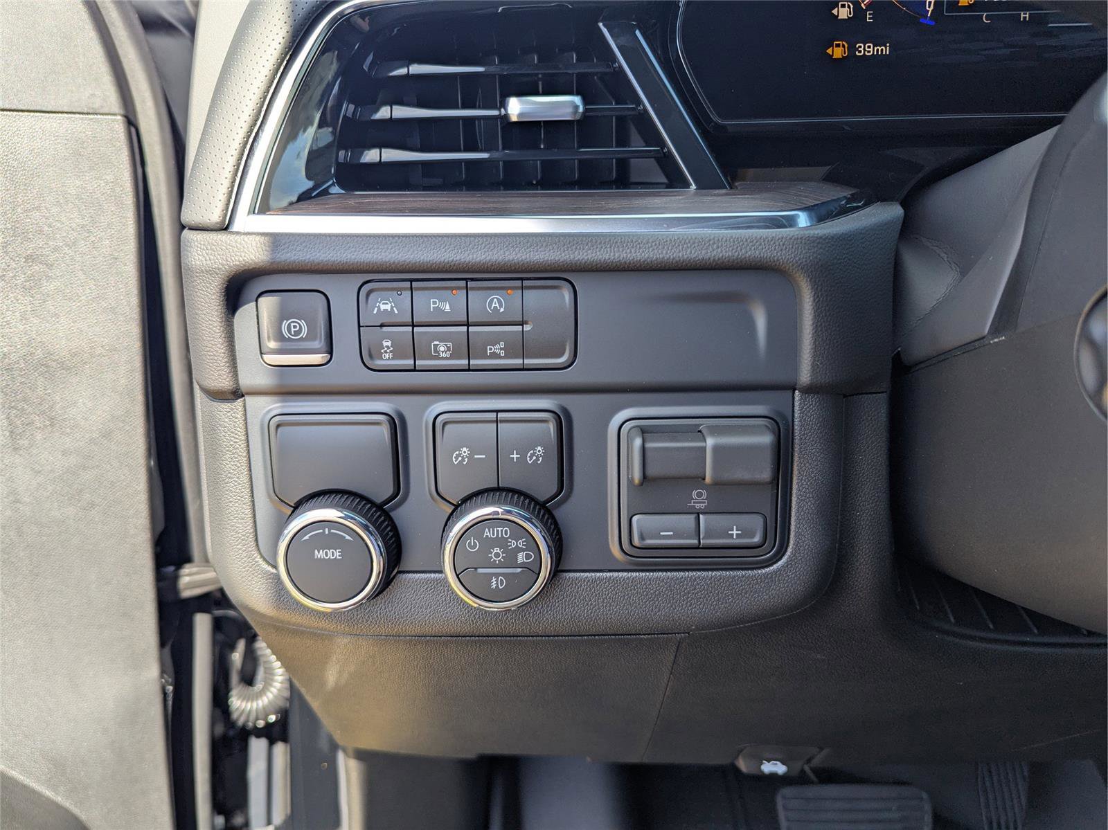 New 2026 Chevrolet Tahoe Premier w/ Sun And Tow Package image 28