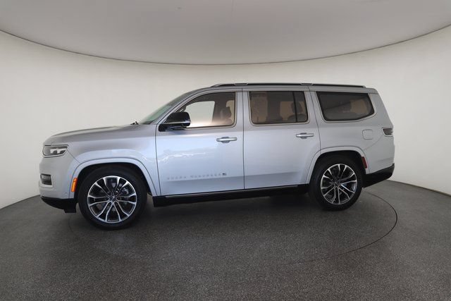 Used 2023 Jeep Grand Wagoneer Series III AWD/4WD image 5