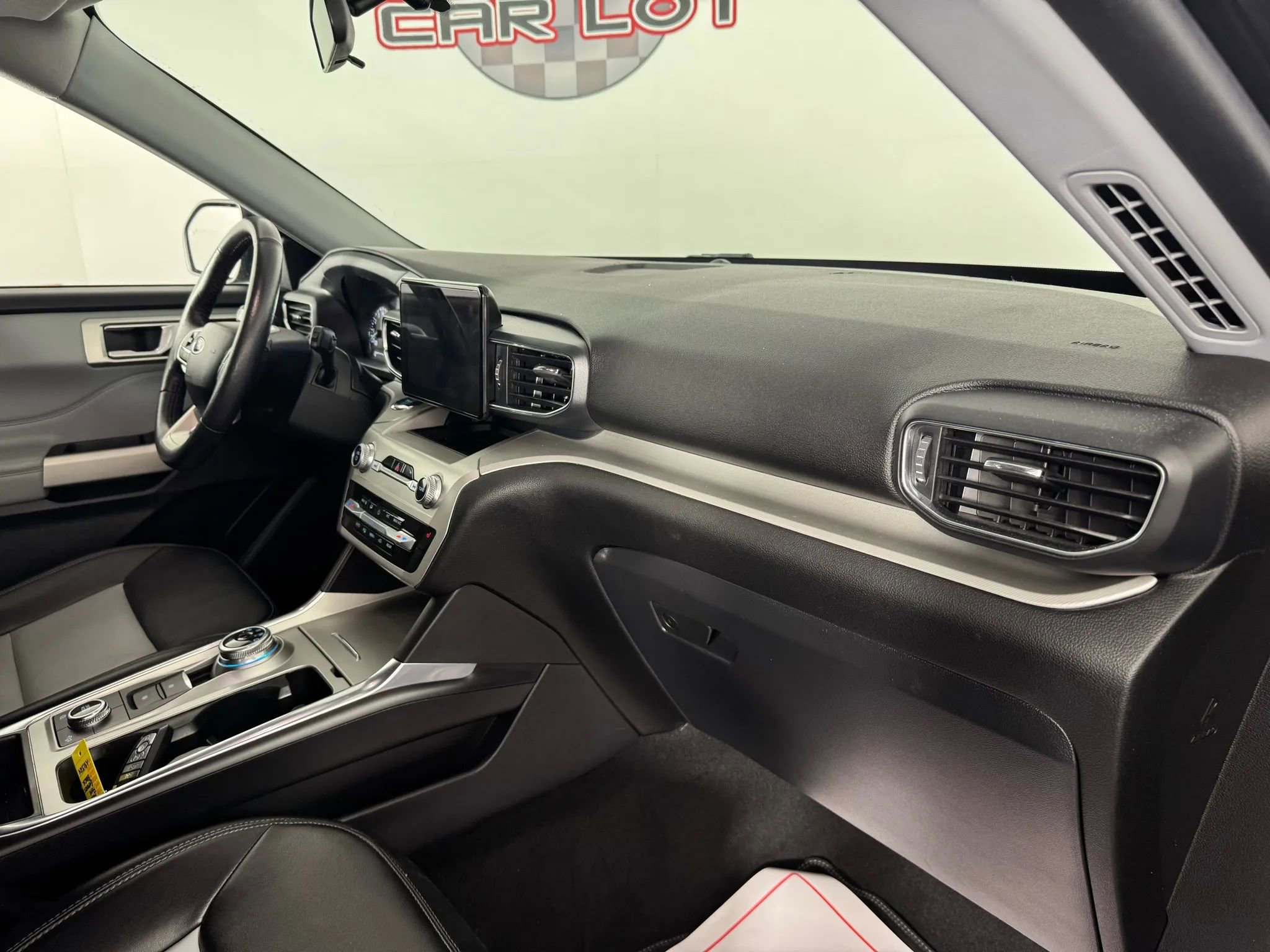 Used 2022 Ford Explorer XLT w/ Equipment Group 202A image 12