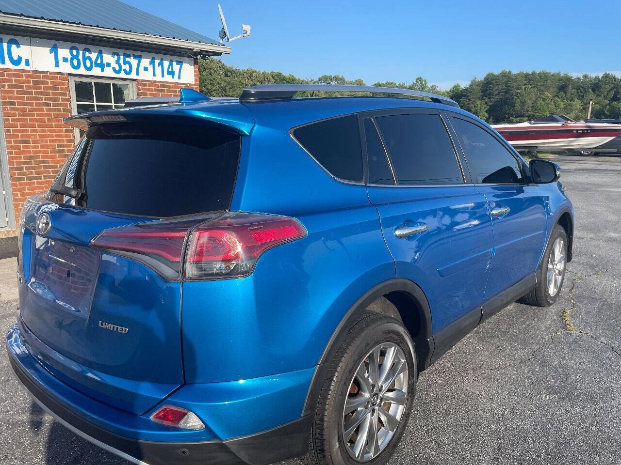 Used 2017 Toyota RAV4 Limited image 3