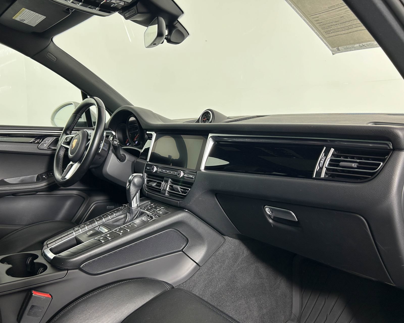 Used 2021 Porsche Macan AWD/4WD image 22