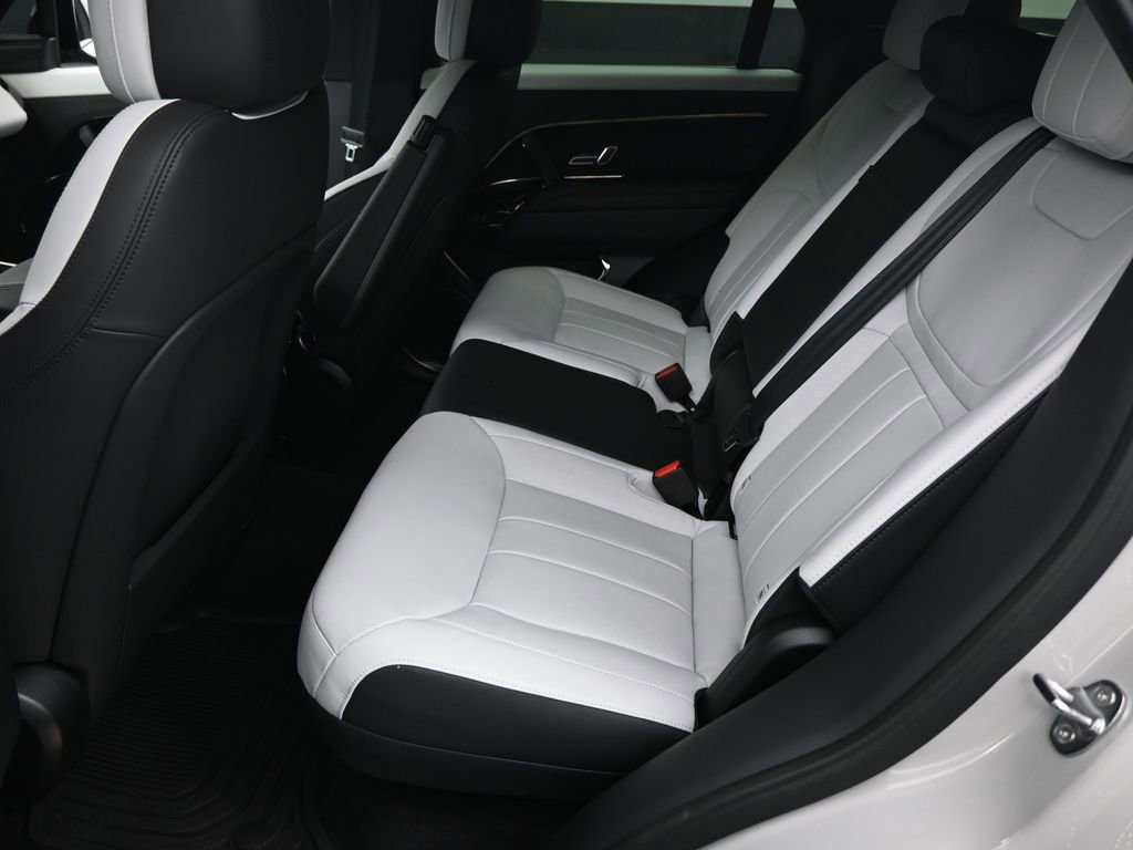 Used 2025 Land Rover Range Rover Sport Dynamic SE image 6