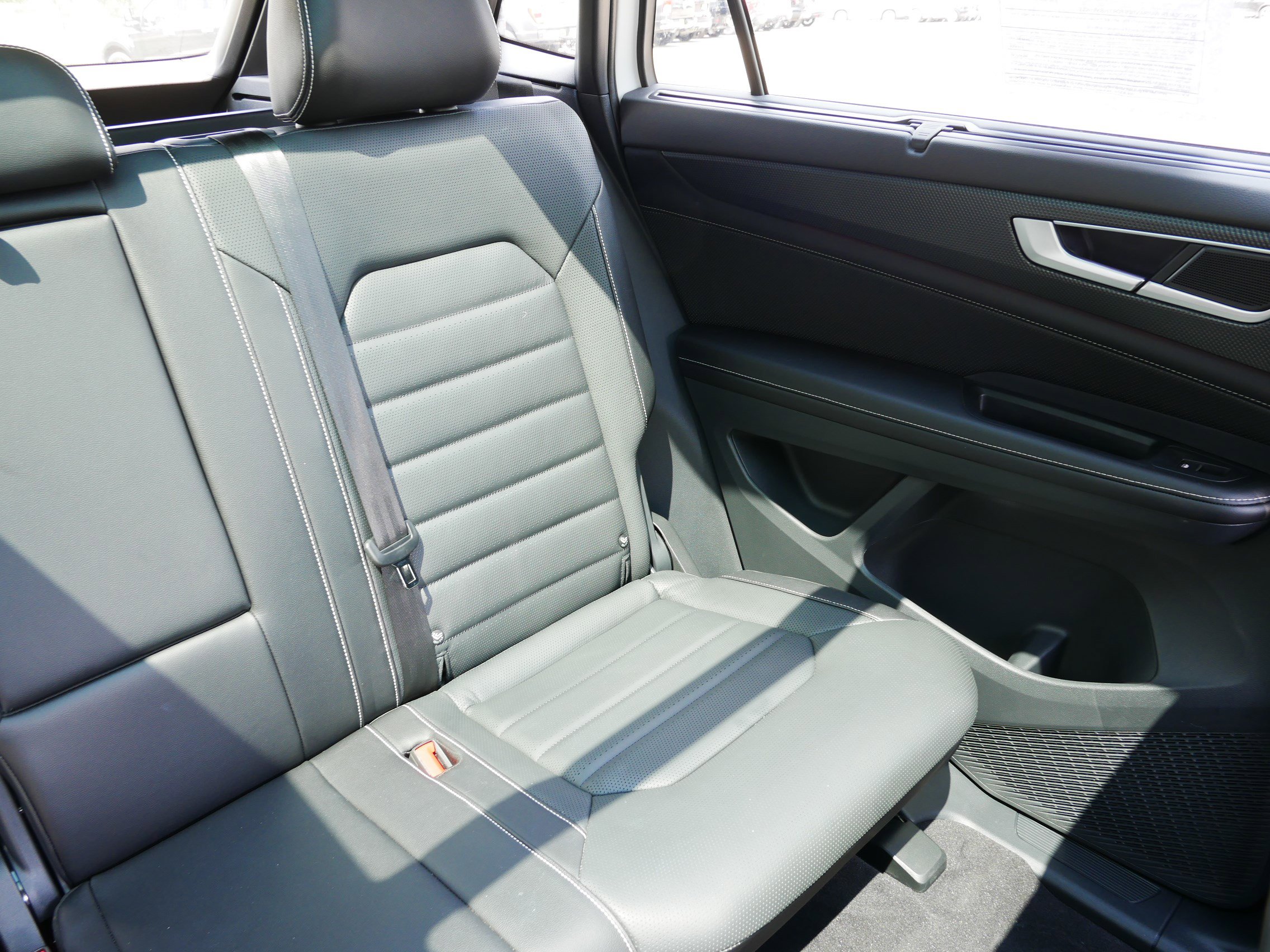 Certified 2024 Volkswagen Atlas Cross Sport SEL R-Line image 14