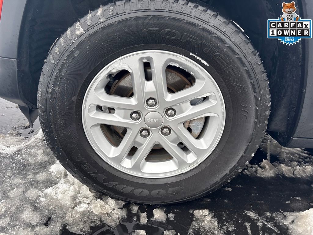 Certified 2022 Jeep Grand Cherokee Laredo w/ Luxury Tech Group I image 26