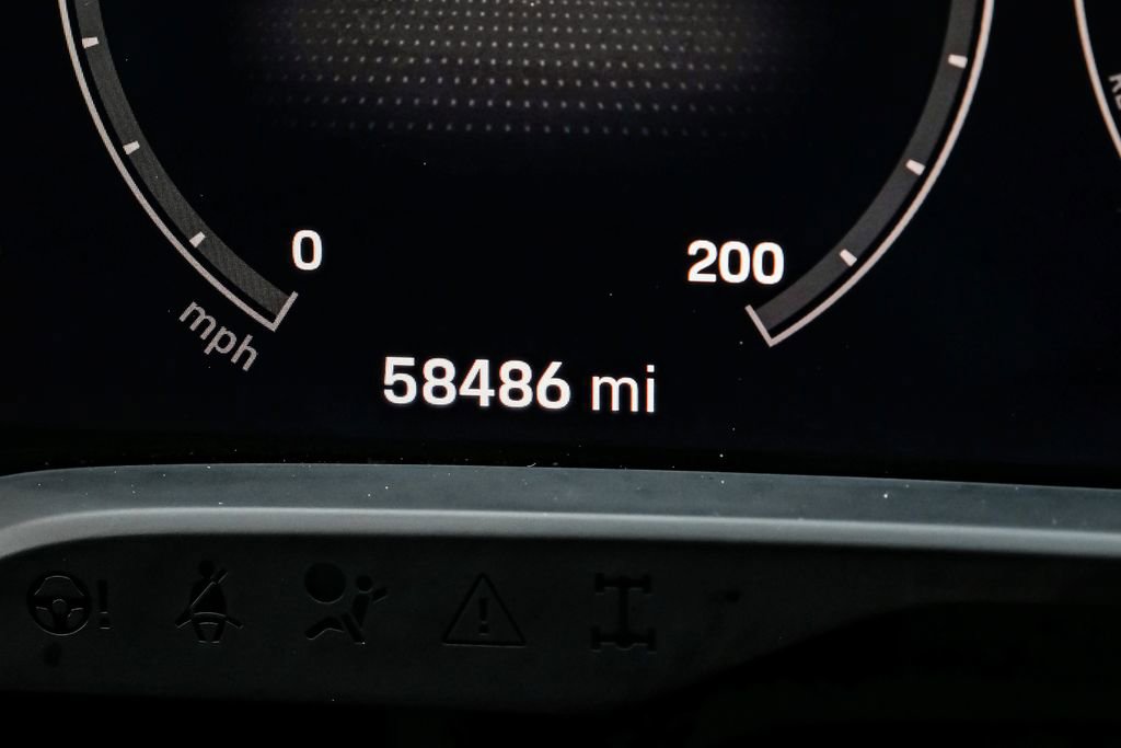 Used 2022 Porsche Taycan image 19