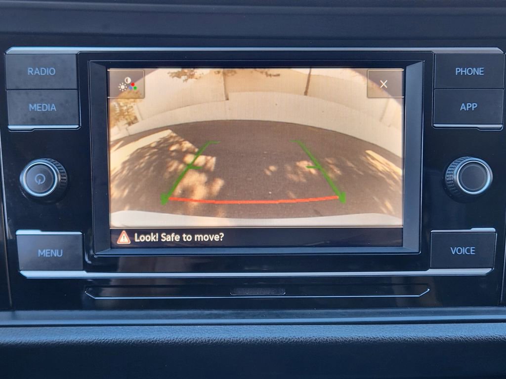 Certified 2022 Volkswagen Jetta SE w/ Panoramic Sunroof Package image 22