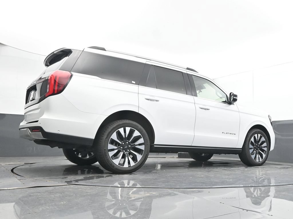 Used 2025 Ford Expedition Platinum w/ Driver's Package AWD/4WD image 30