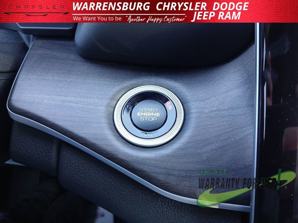 New 2025 Jeep Grand Cherokee L Limited w/ Luxury Tech Group II image 32