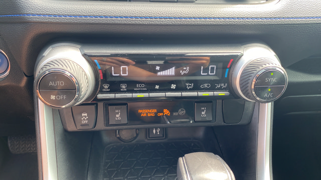 Used 2019 Toyota RAV4 XSE AWD/4WD image 18