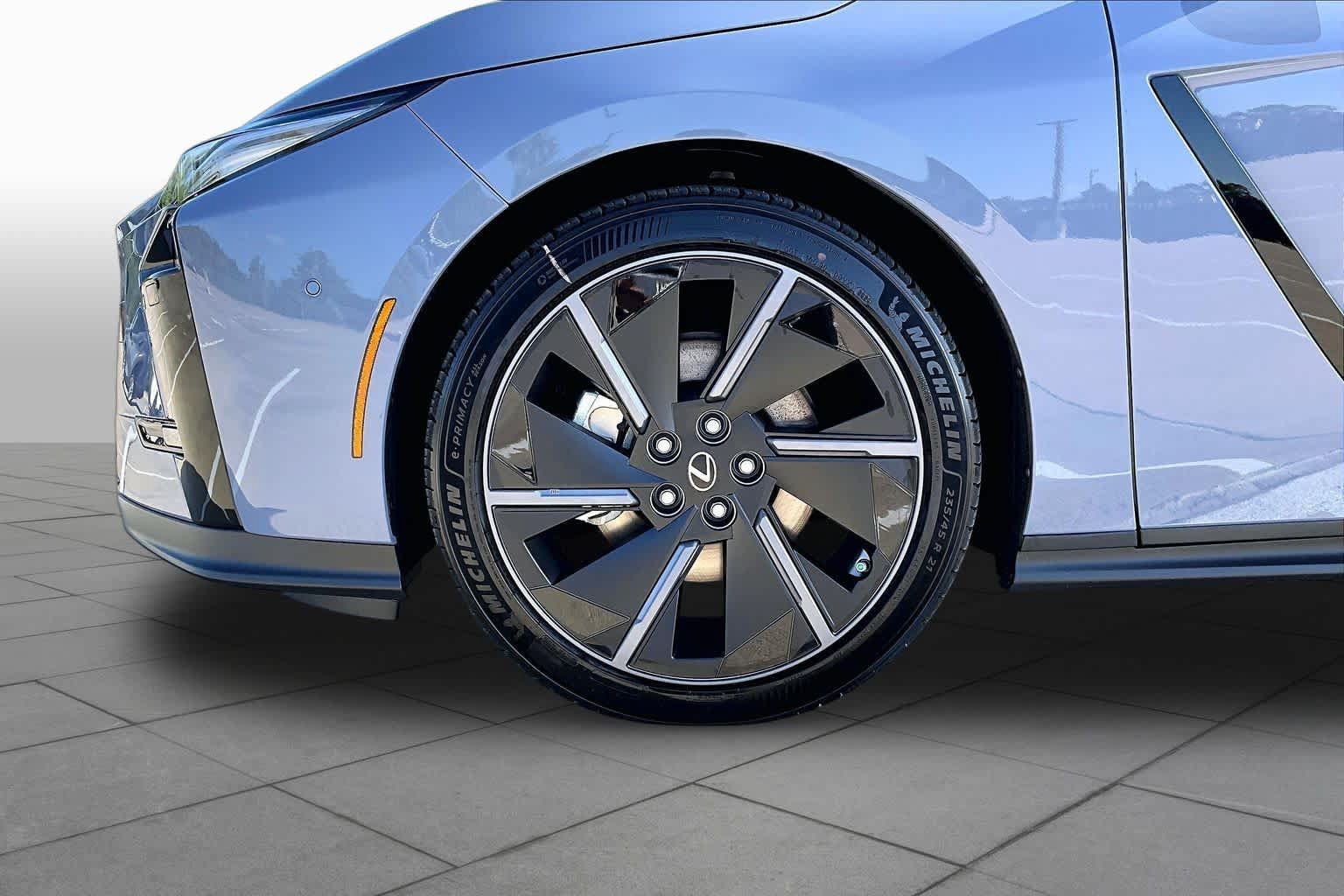 New 2026 Lexus ES 500e AWD/4WD image 11