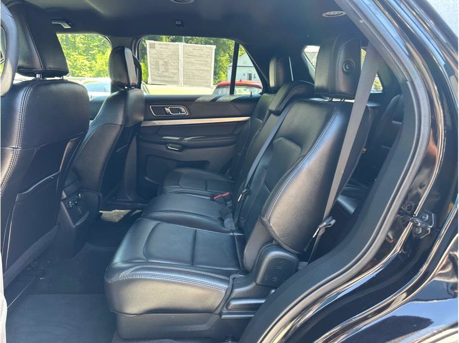 Used 2018 Ford Explorer XLT w/ Equipment Group 202A image 10