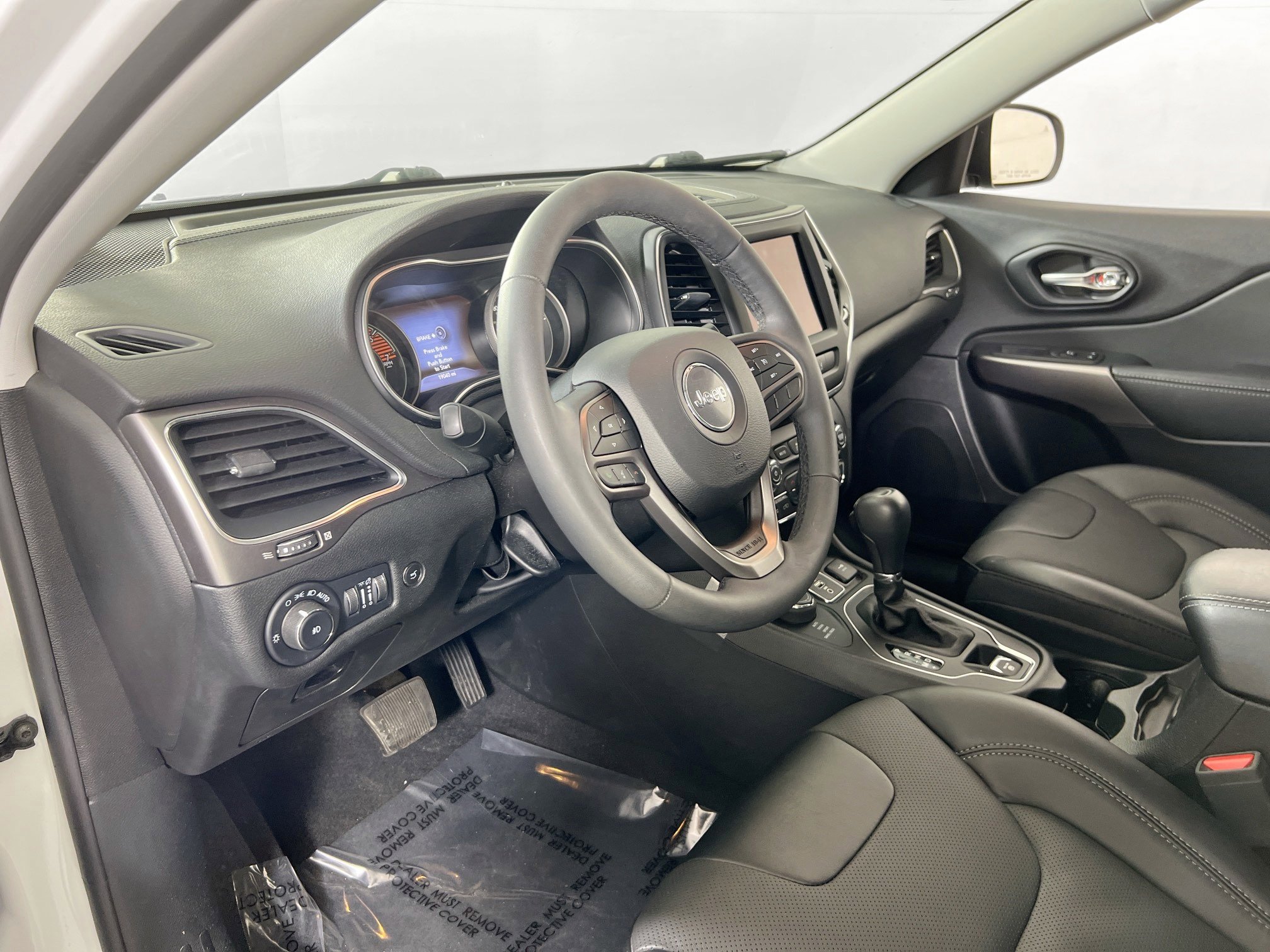 Used 2022 Jeep Cherokee Latitude Lux w/ Mopar Interior Package image 9