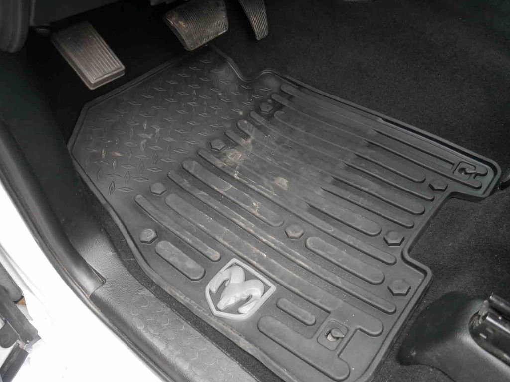 Used 2018 RAM 1500 SLT image 29