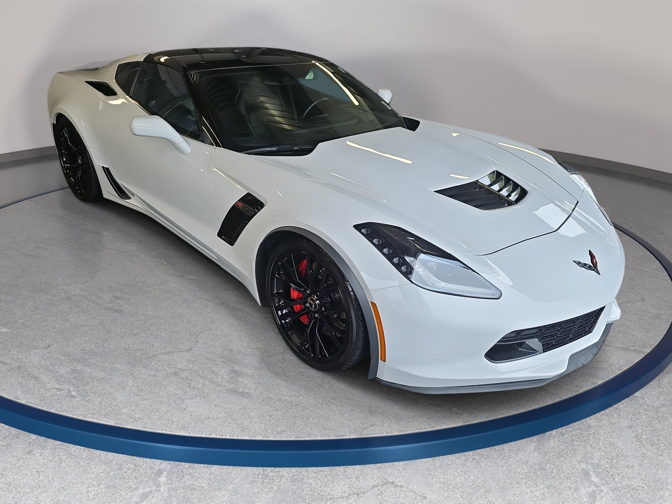 Used 2015 Chevrolet Corvette Z06 w/ 2LZ Preferred Equipment Group RWD image 3