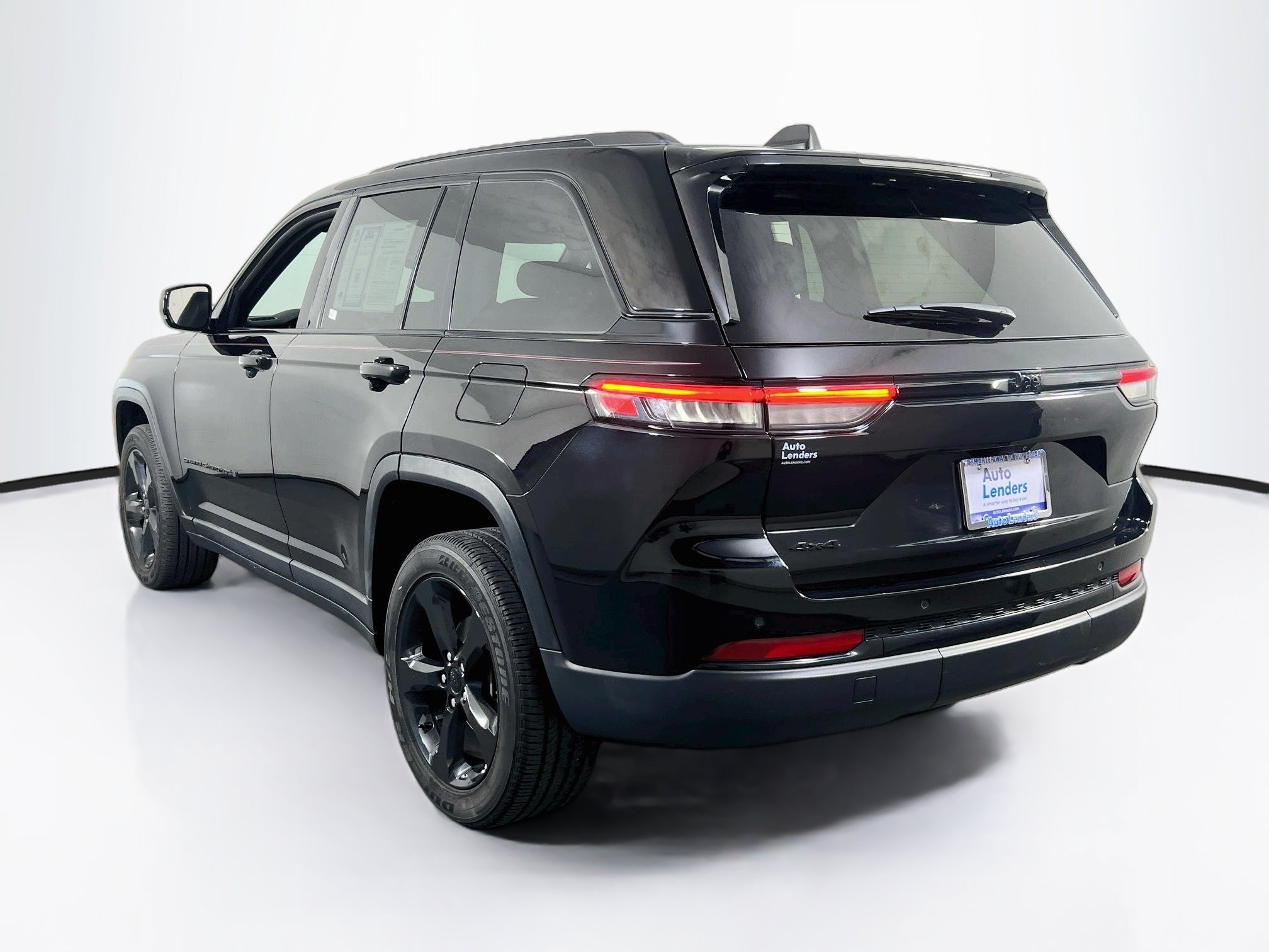 Used 2023 Jeep Grand Cherokee Altitude AWD/4WD image 7