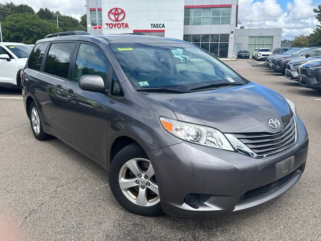 Used 2017 Toyota Sienna LE