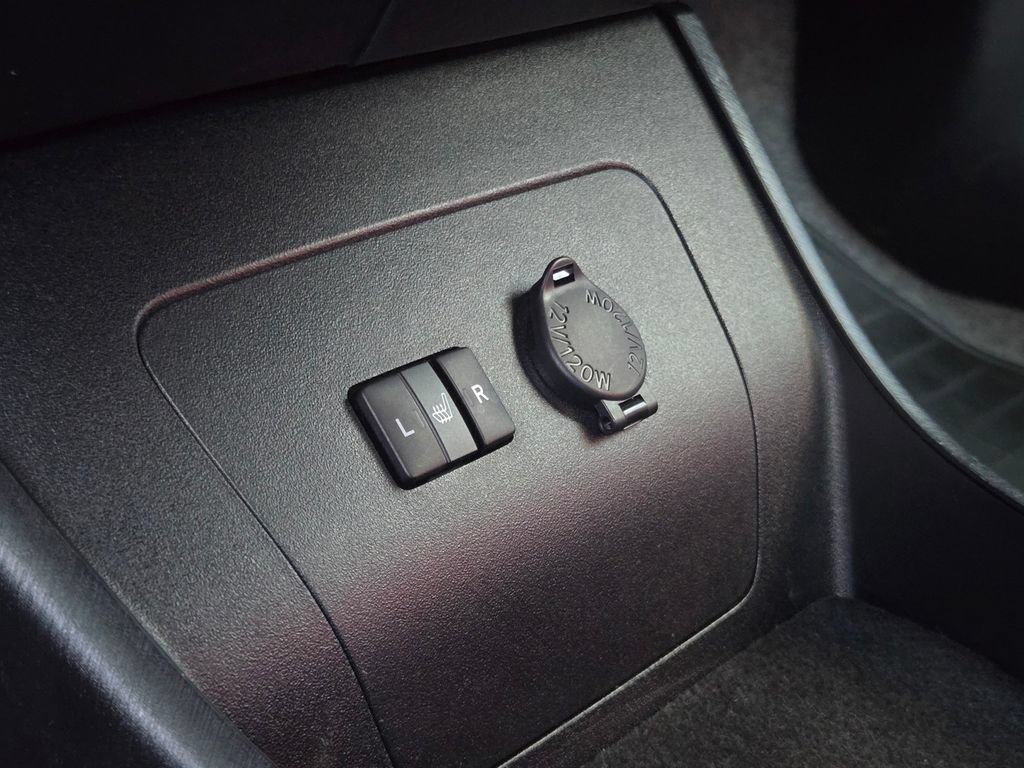 Used 2013 Toyota Prius Five w/ Advanced Technology Pkg FWD image 23