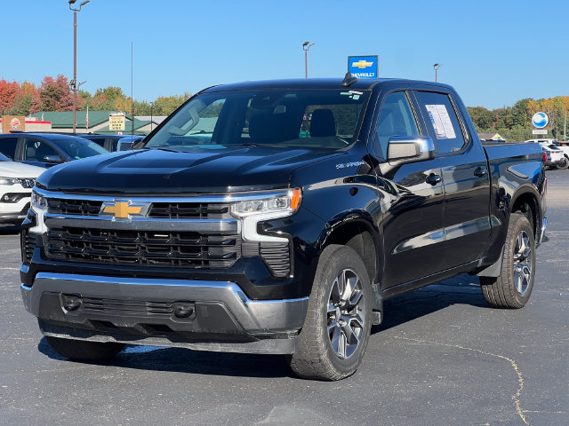Used 2024 Chevrolet Silverado 1500 LT AWD/4WD image 2