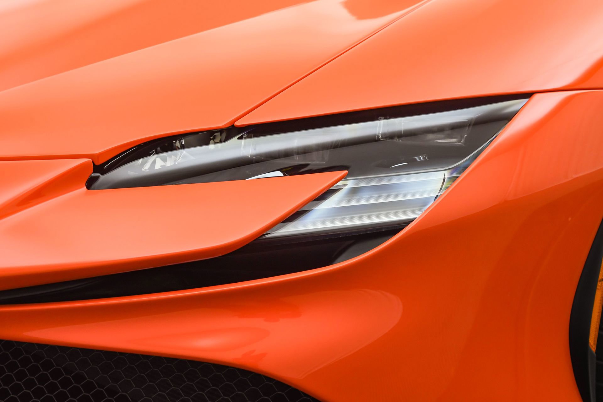 Used 2025 Ferrari SF90 Spider image 31