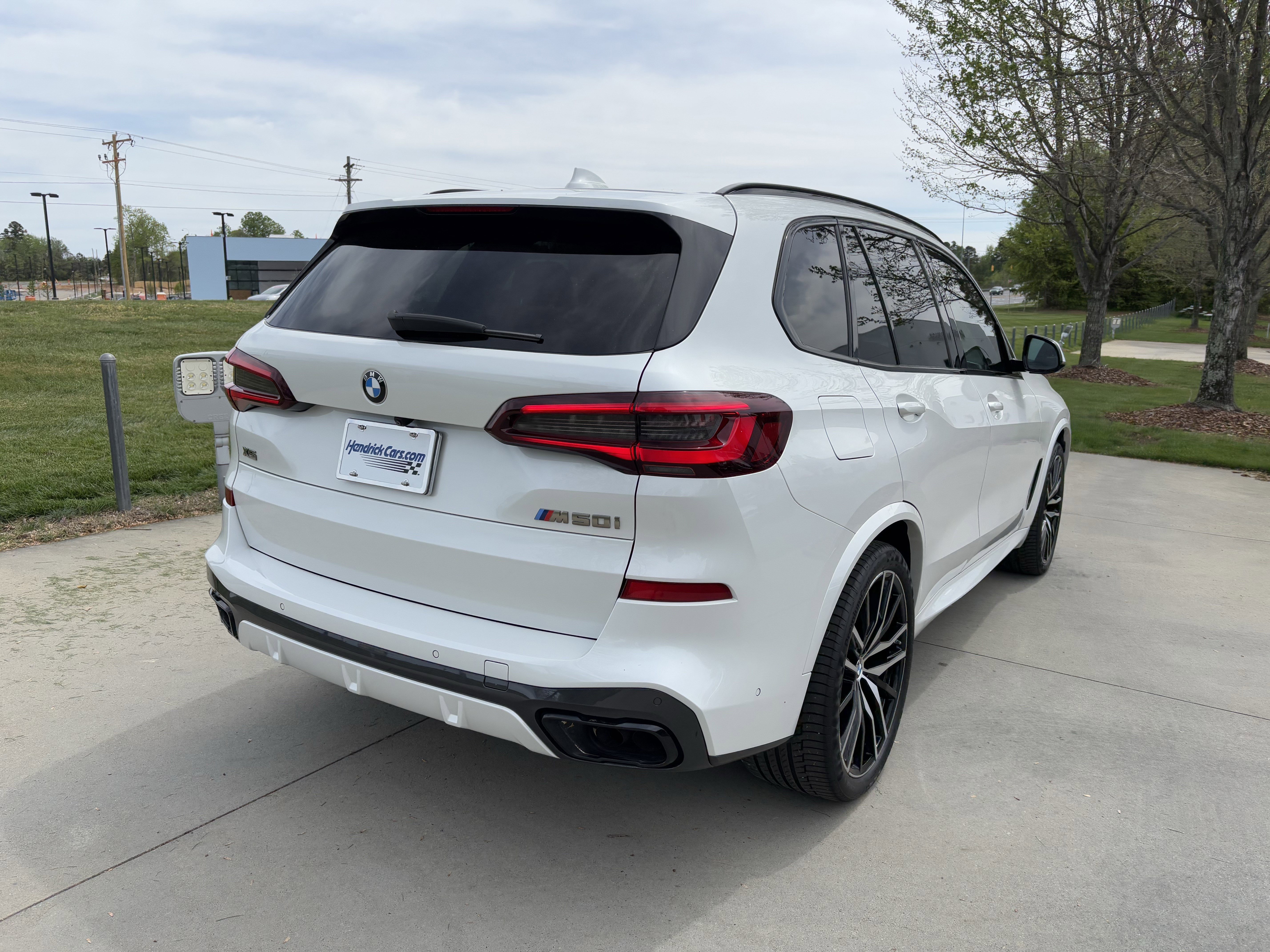 Used 2021 BMW X5 M50i w/ Premium Package image 10