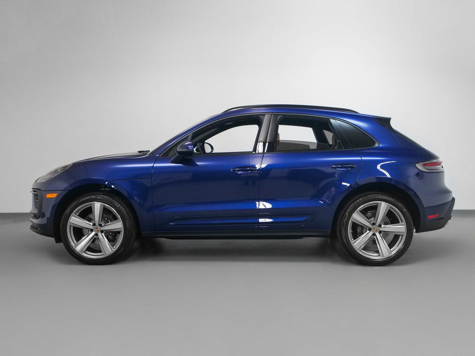 Used 2025 Porsche Macan image 2