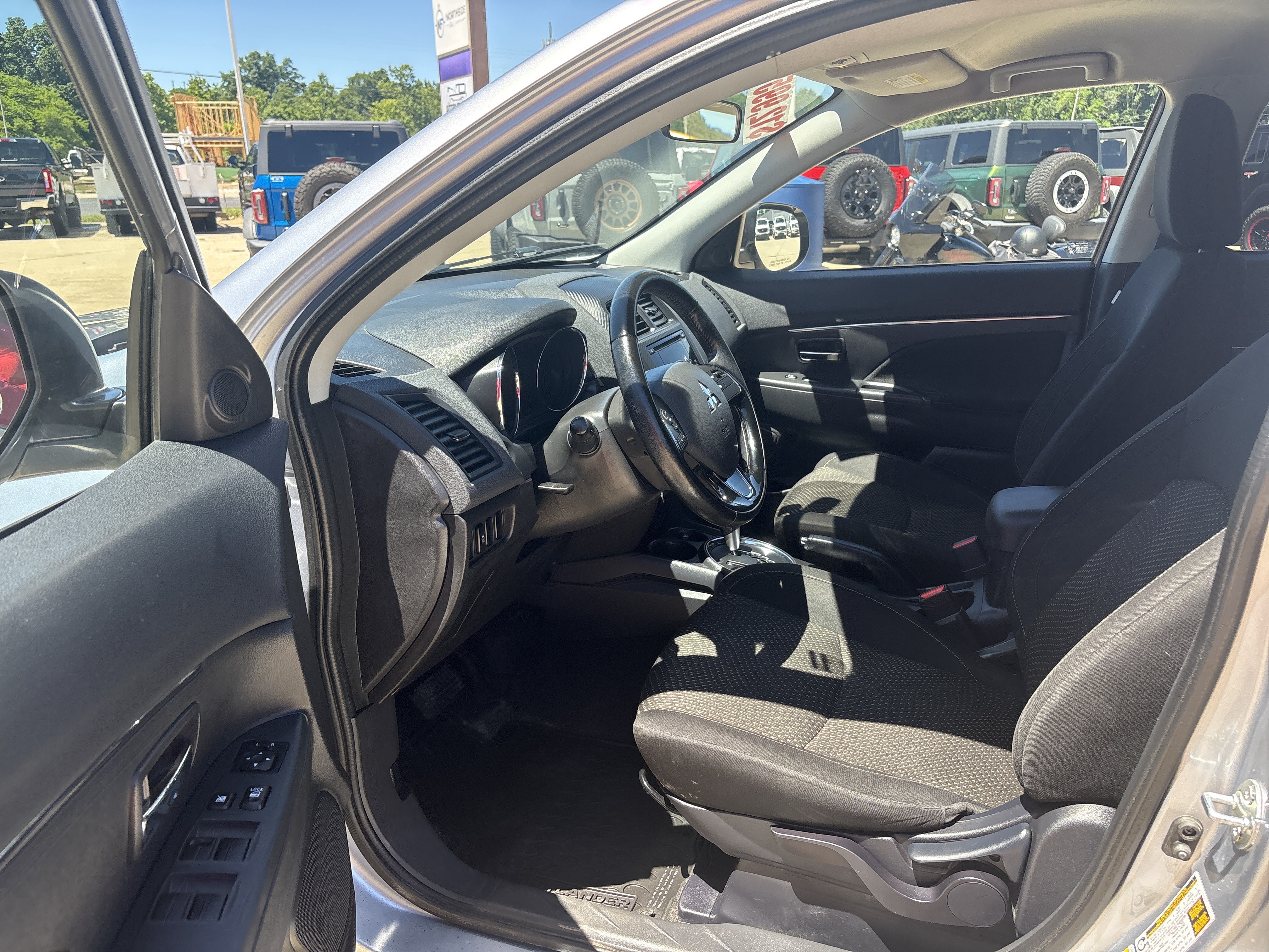 Used 2016 Mitsubishi Outlander Sport SE AWD/4WD image 9
