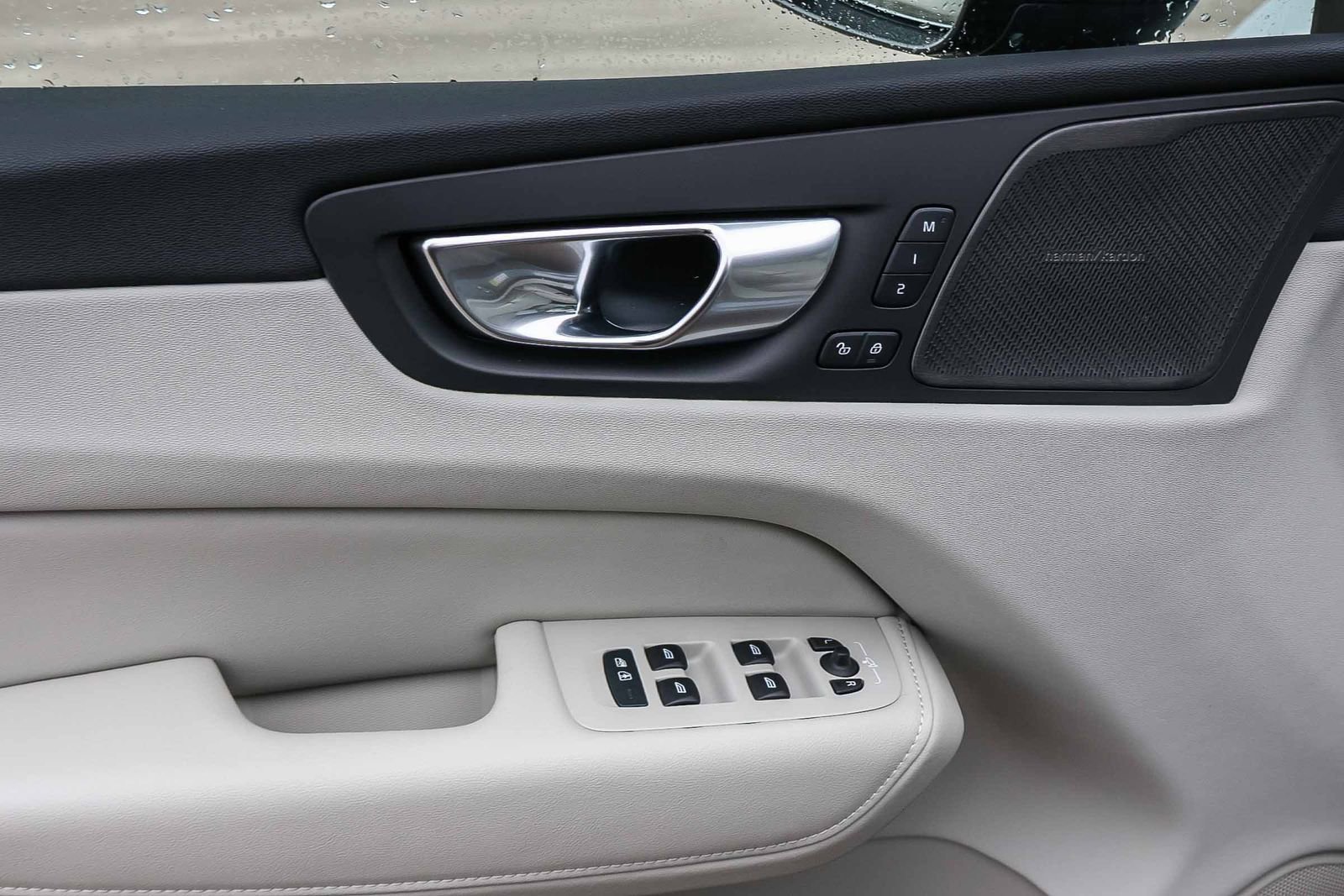 New 2026 Volvo XC60 B5 Ultra w/ Protection Package Premier image 30