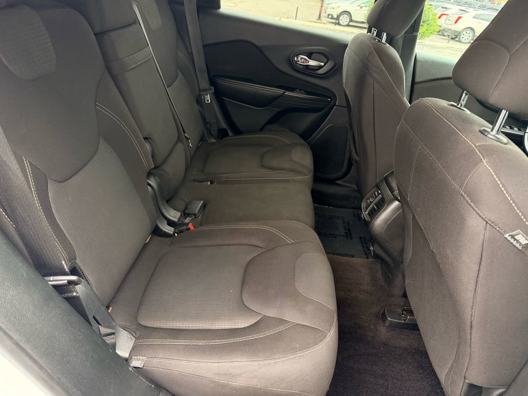 Used 2017 Jeep Cherokee Latitude image 14