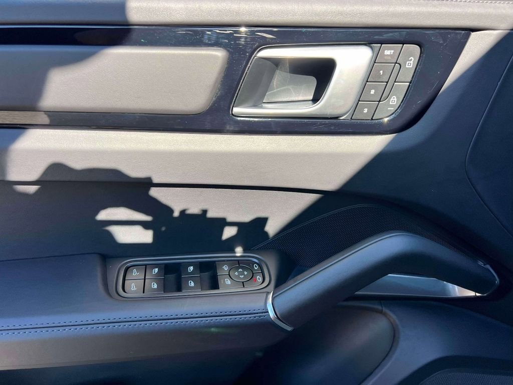 Used 2022 Porsche Cayenne Turbo GT image 14