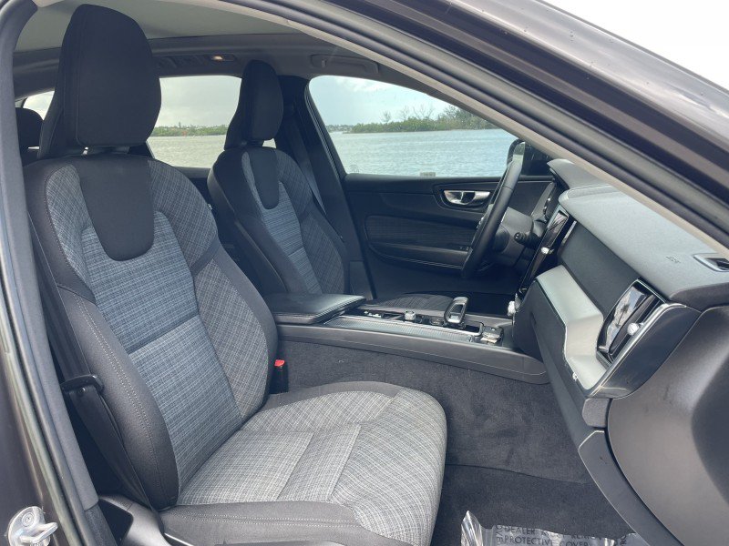 Used 2022 Volvo XC60 B5 Momentum AWD/4WD image 7