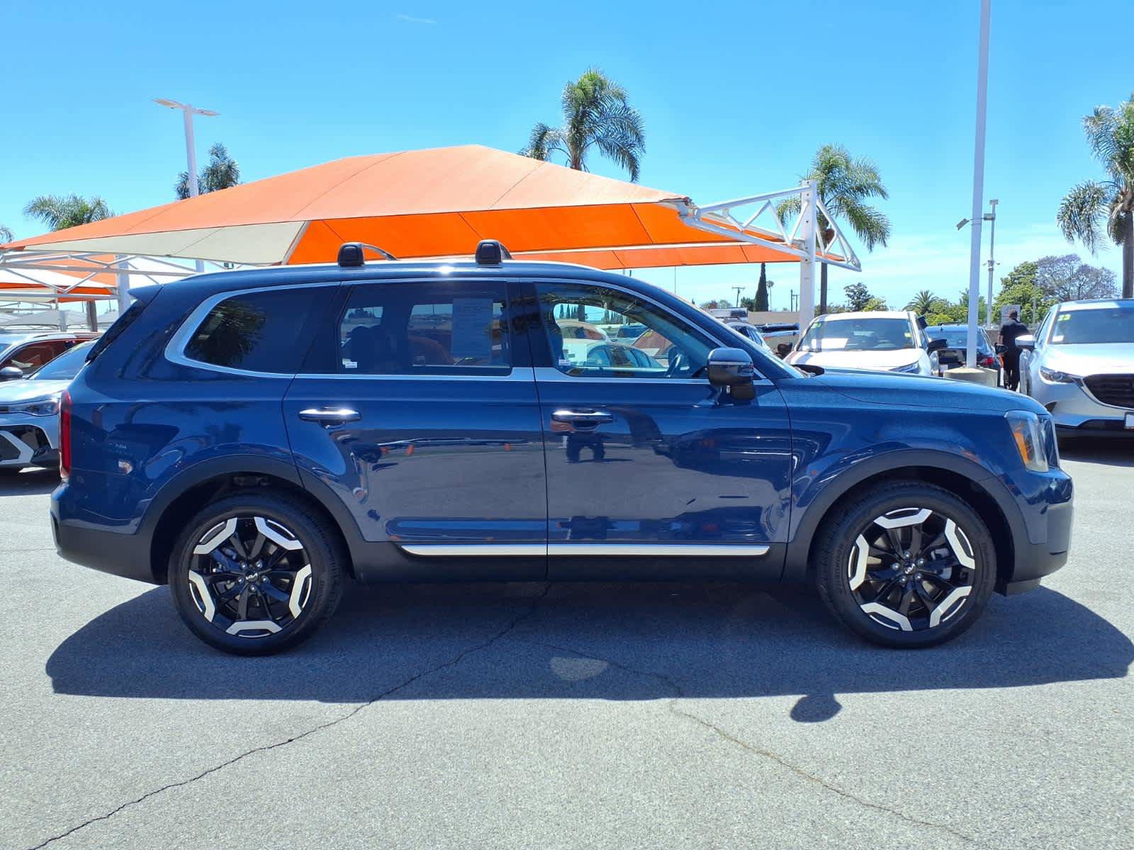 Used 2025 Kia Telluride S AWD/4WD image 3
