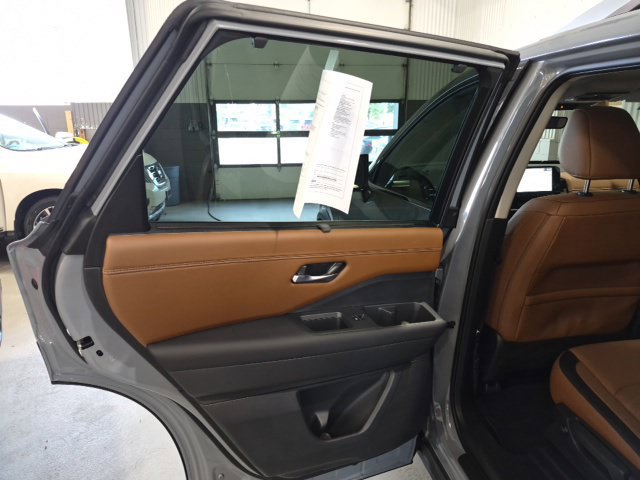 Certified 2025 Nissan Pathfinder Platinum FWD image 19
