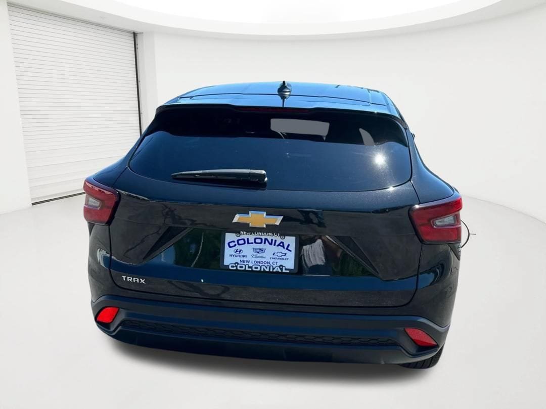Used 2024 Chevrolet Trax LS w/ LS Convenience Package FWD image 6