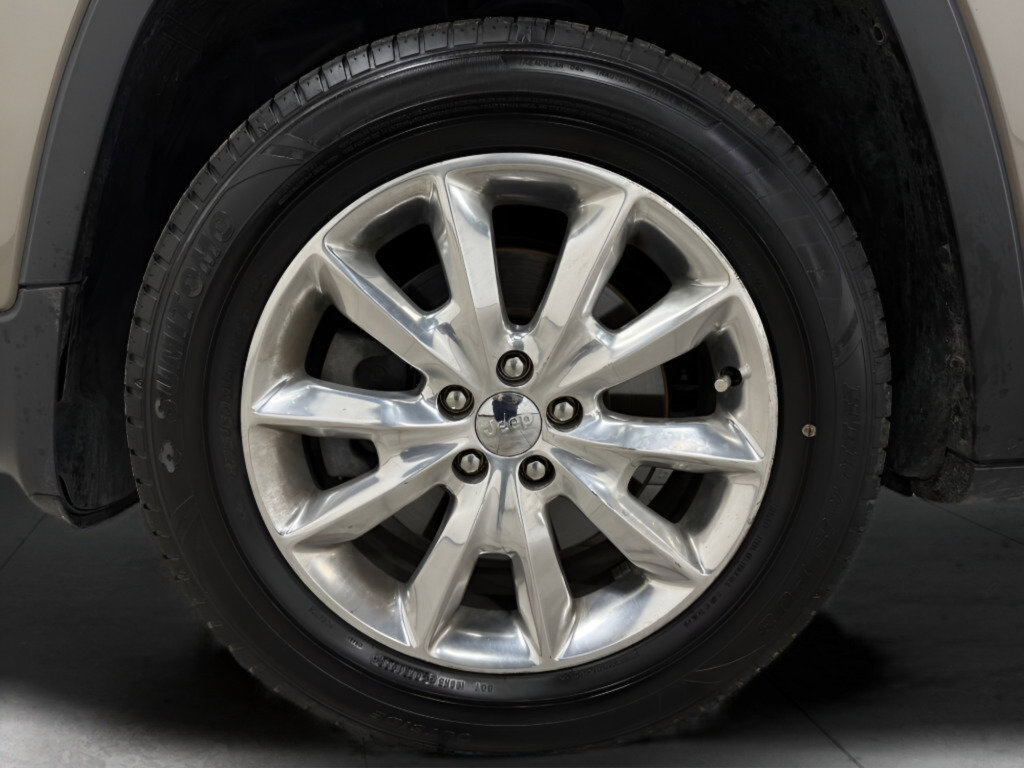 Used 2016 Jeep Cherokee Limited image 20