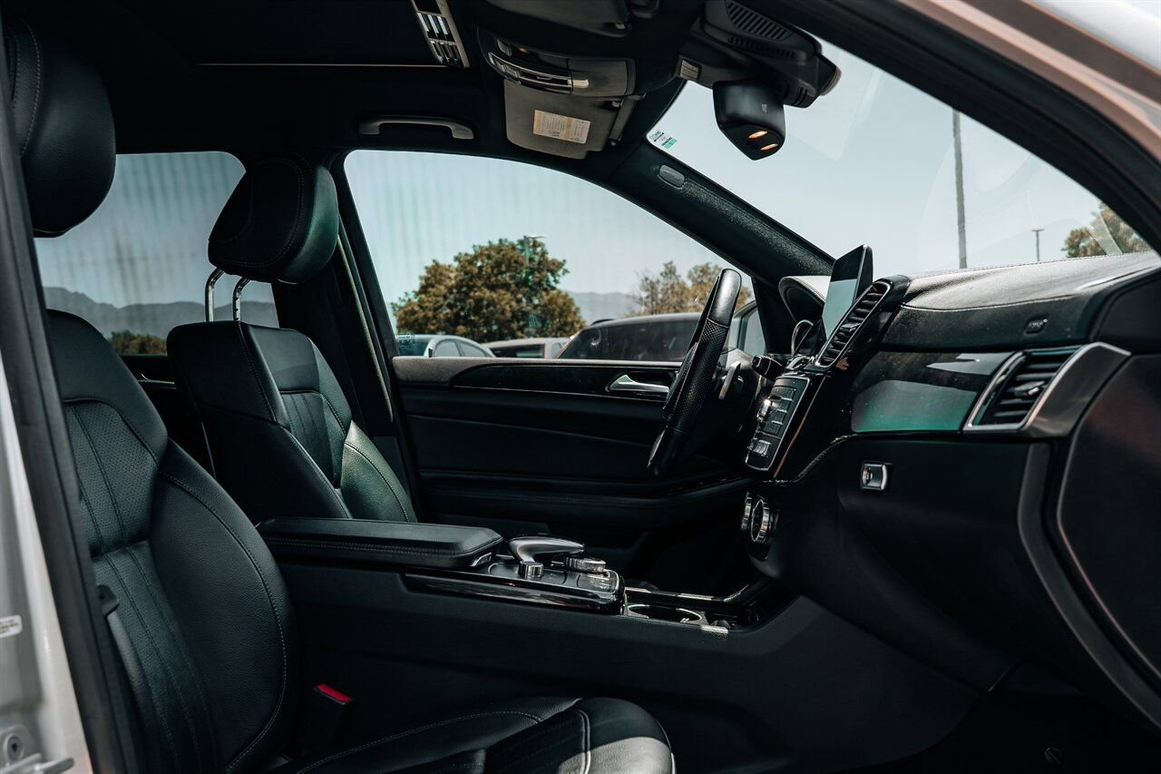 Used 2017 Mercedes-Benz GLS 450 4MATIC image 49