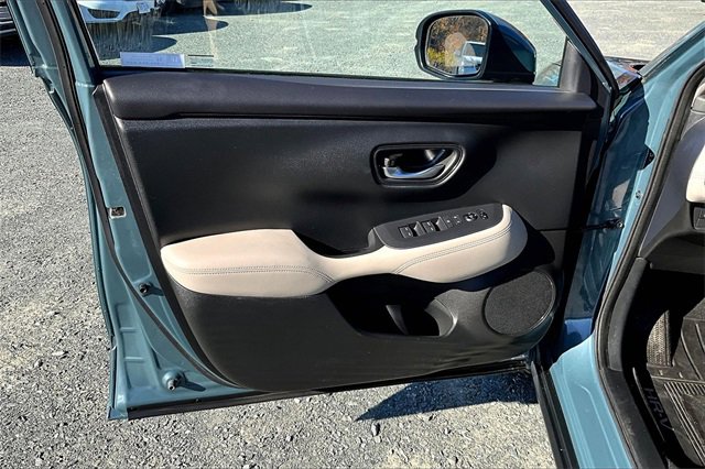 Used 2023 Honda HR-V LX image 9