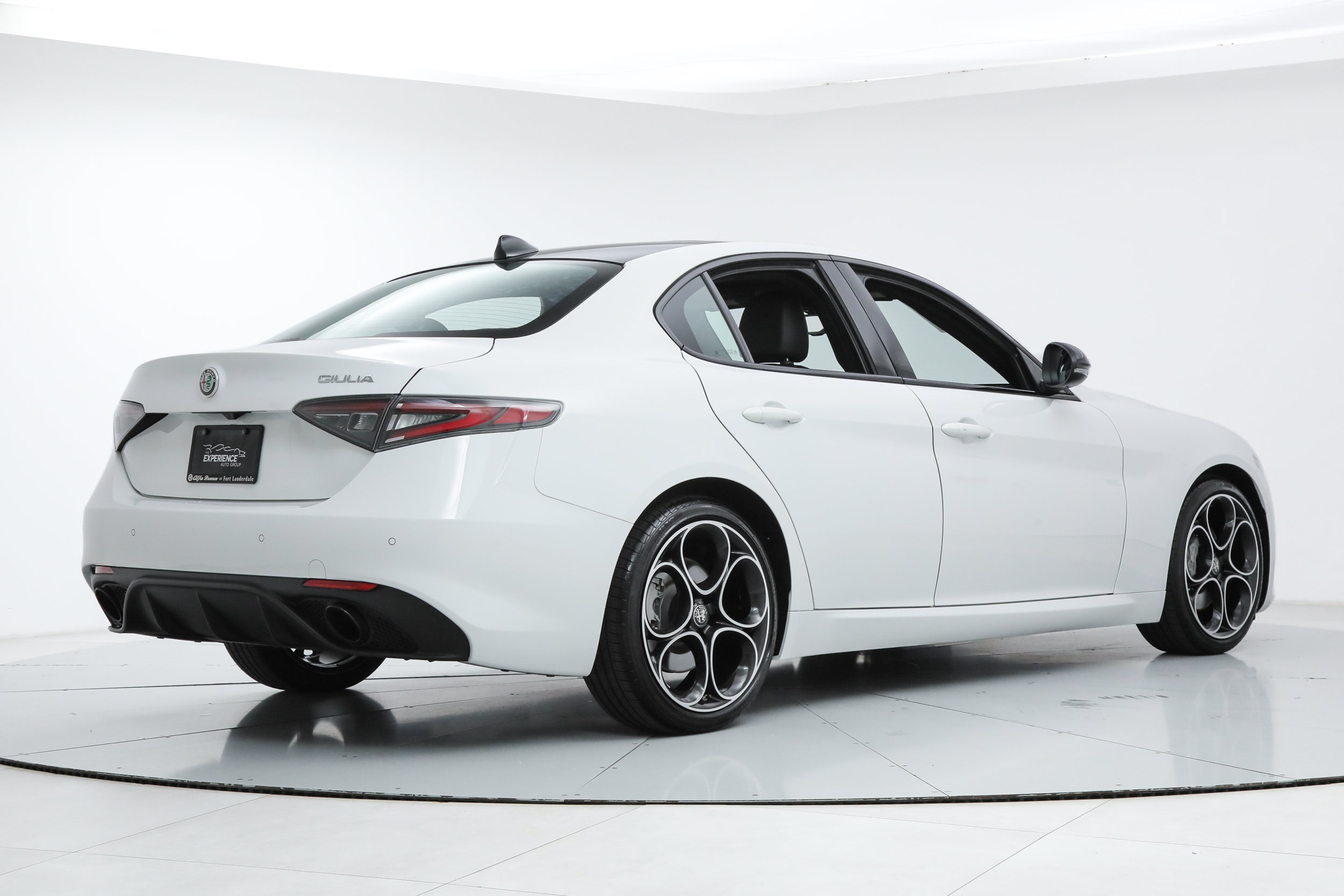 New 2025 Alfa Romeo Giulia w/ Driving Assist Package RWD image 5