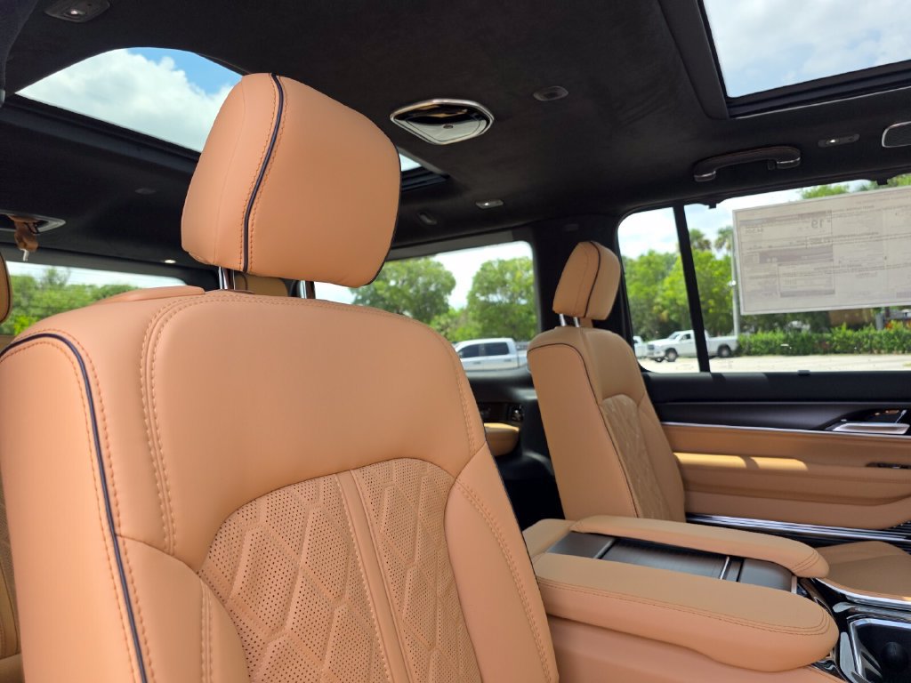 New 2026 Jeep Grand Wagoneer Summit AWD/4WD image 19