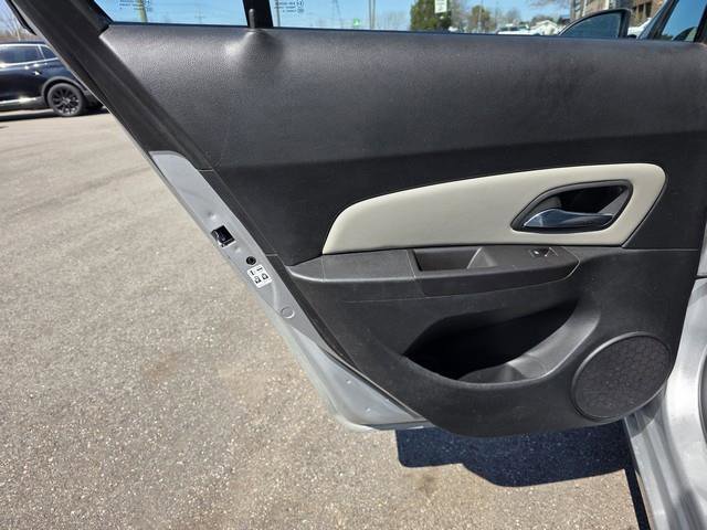 Used 2014 Chevrolet Cruze LS image 15
