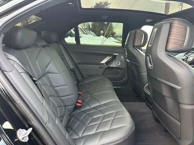 Used 2024 BMW 760i xDrive w/ Executive Package image 26