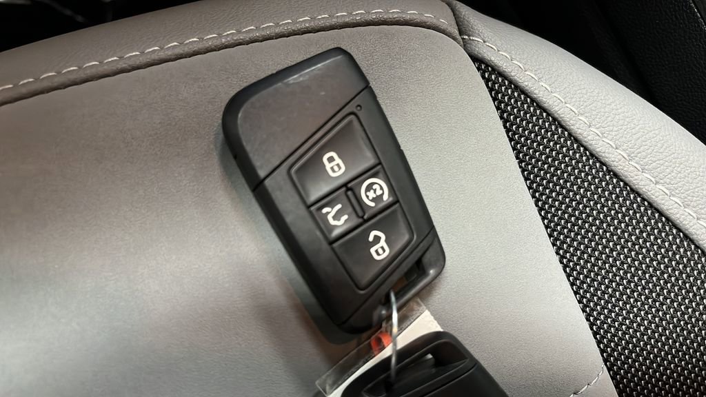 Used 2024 Volkswagen Taos SE image 36