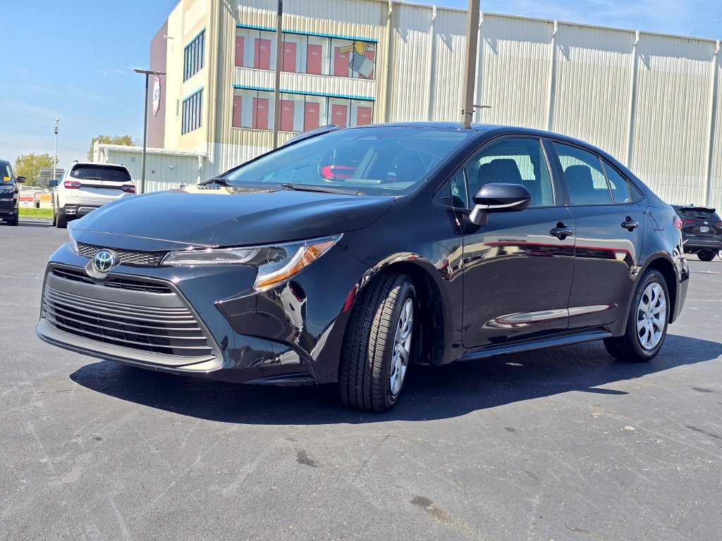 Used 2025 Toyota Corolla LE FWD image 4