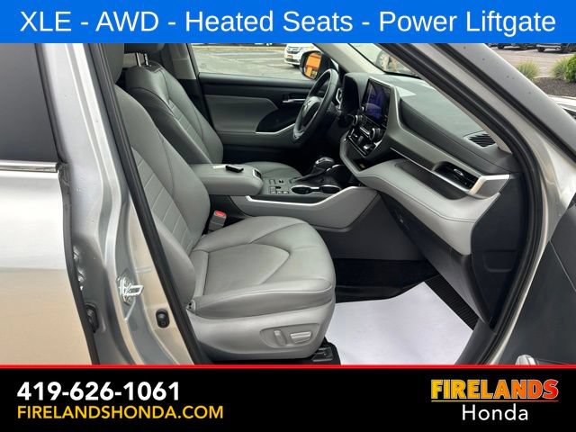 Used 2024 Toyota Highlander XLE AWD/4WD image 45