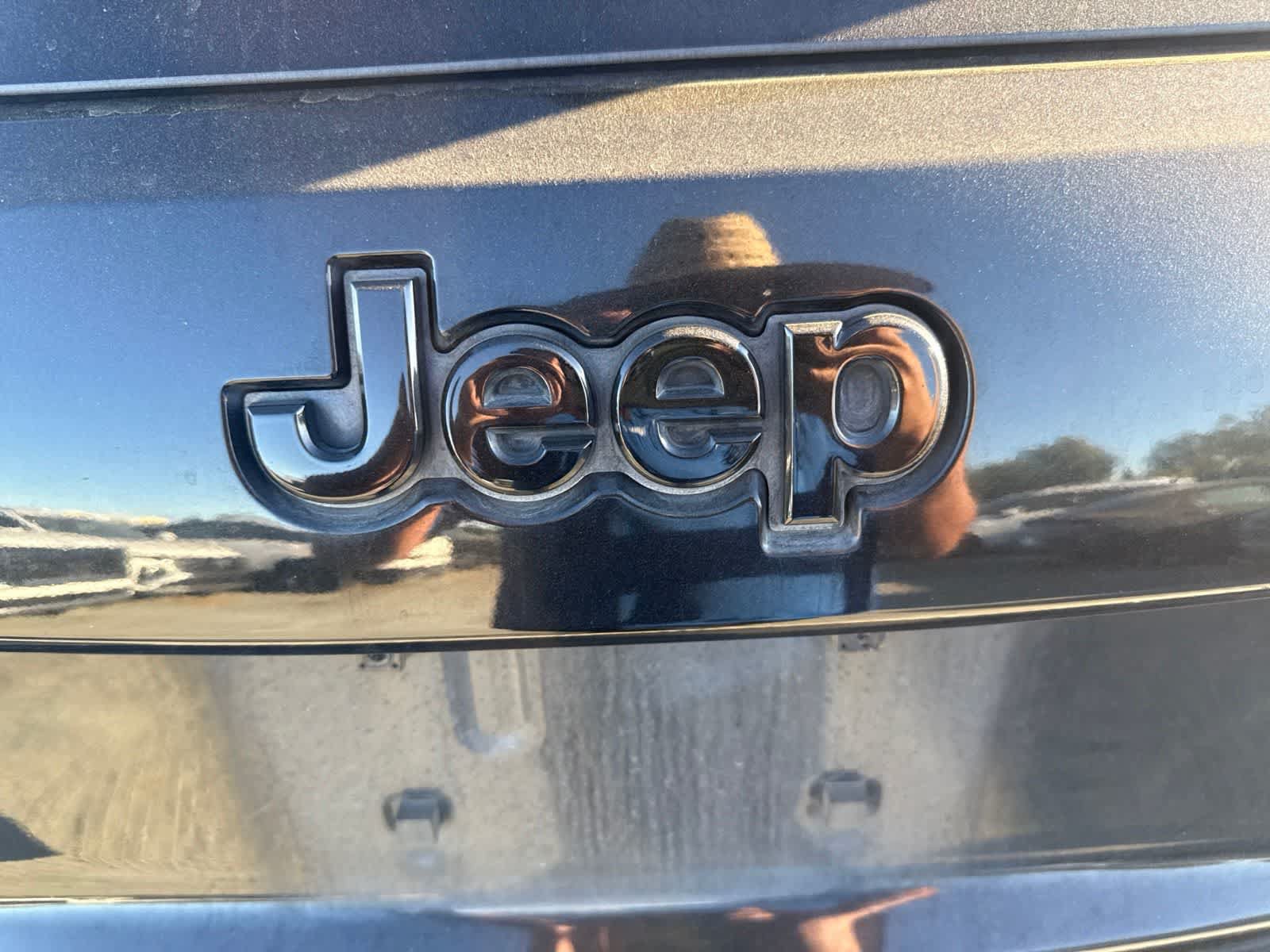Used 2017 Jeep Grand Cherokee Altitude AWD/4WD image 14