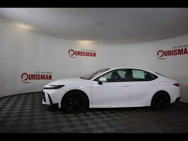 Used 2025 Toyota Camry SE w/ Convenience Package image 8